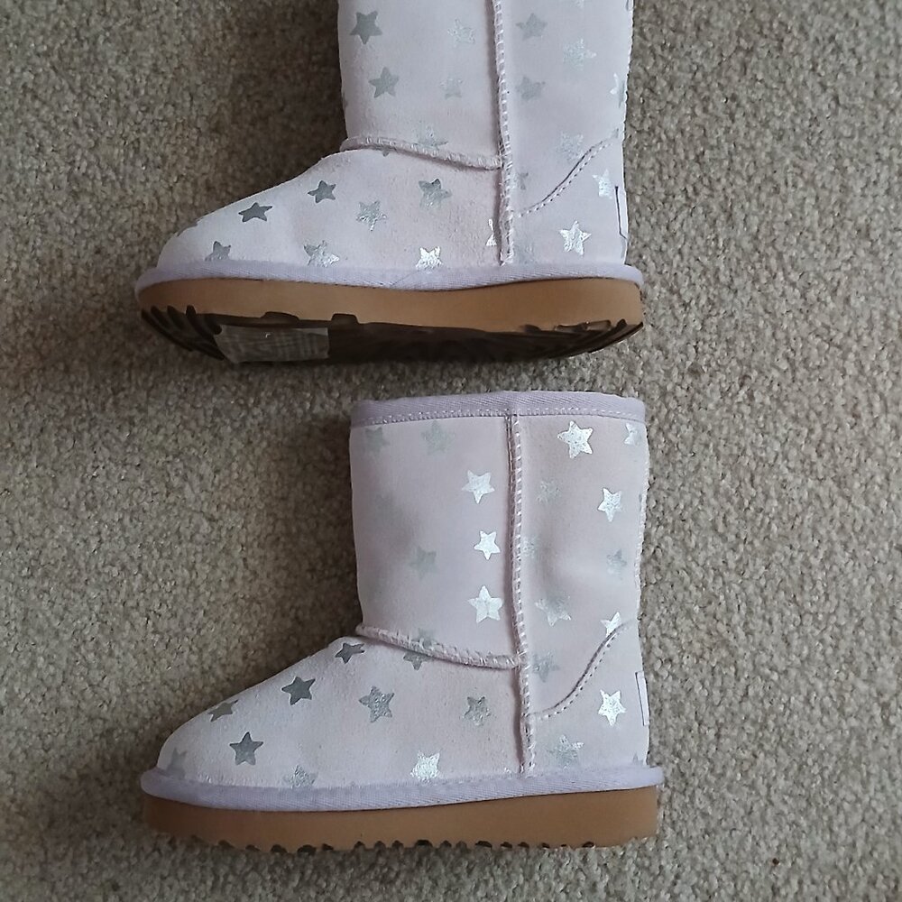 Girls Ugg Boots Shoes Uggs Kids Classic Short II Stars Lilac Size 8